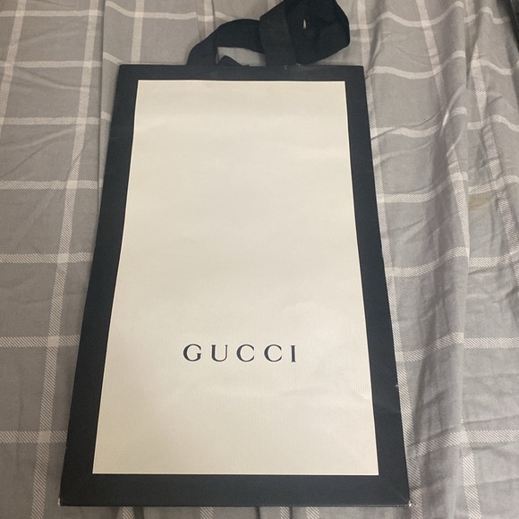 Gucci Gift Paper Board Bag EUC 7’ X 11.’ Classic Black & White. - Picture 3 of 4